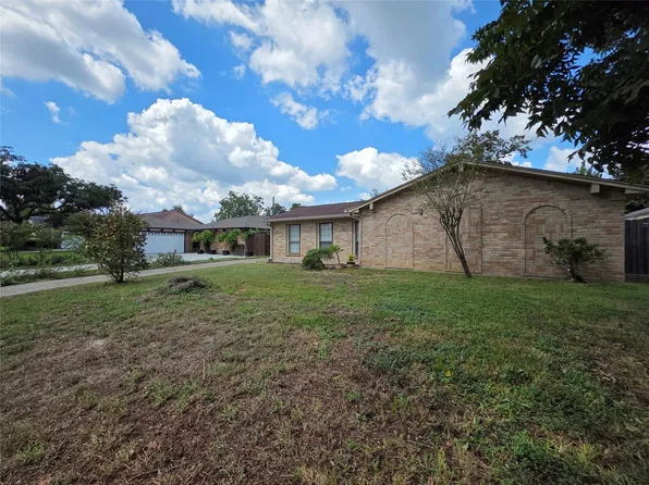 10302 Windriver Dr, Houston, TX 77070