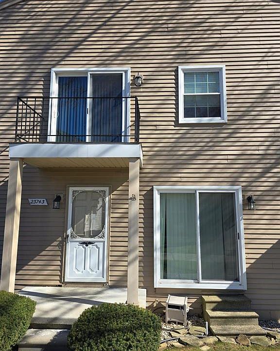 23743 Stonehenge Blvd, Novi, MI 48375 Zillow