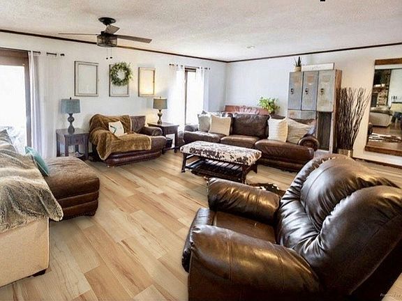 3rd image of 3012 Oakridge Dr