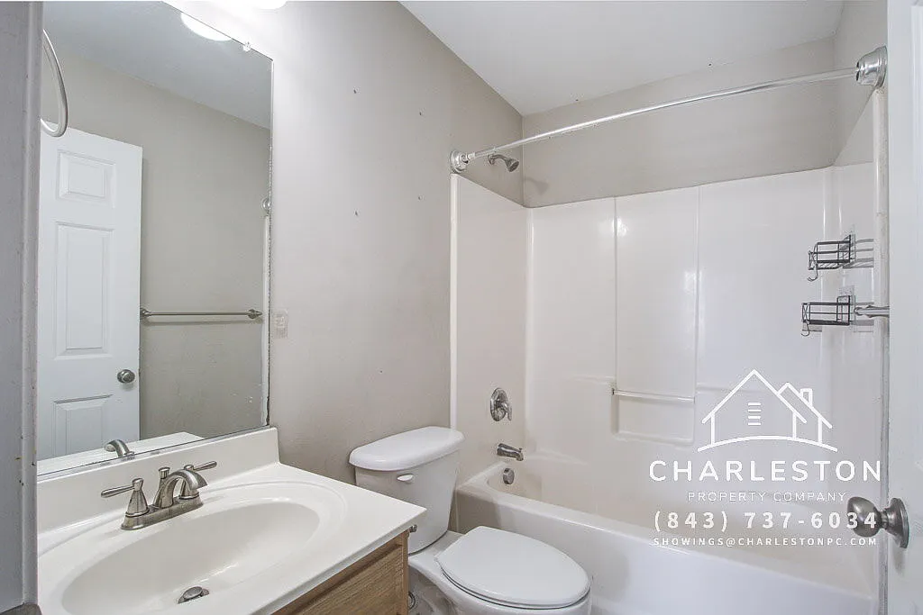 3 bed, 2.5 bath, 1328 sqft, $1,800 — Photo 3