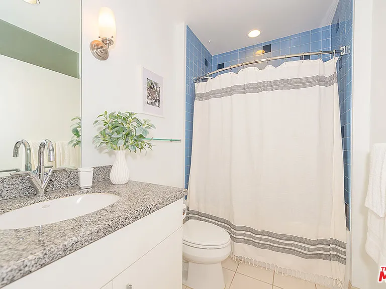 1100 Wilshire Blvd #2501 — Photo 7