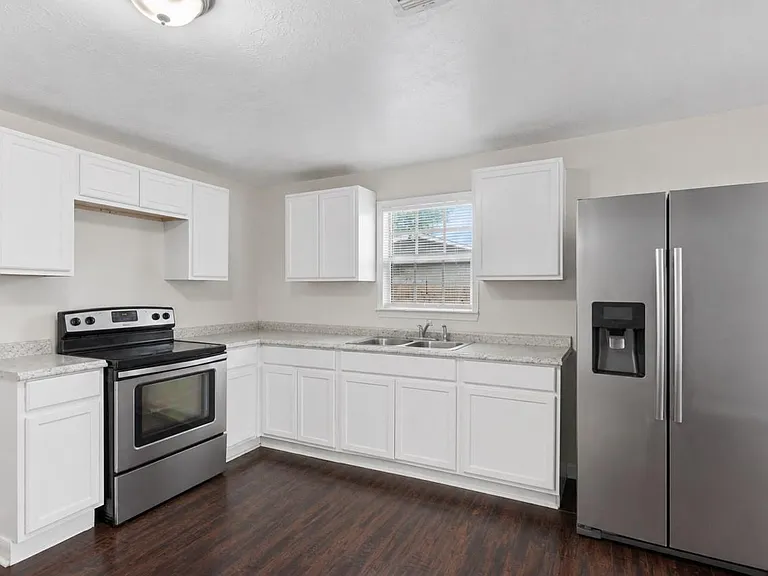 515 Riggs St — Photo 12