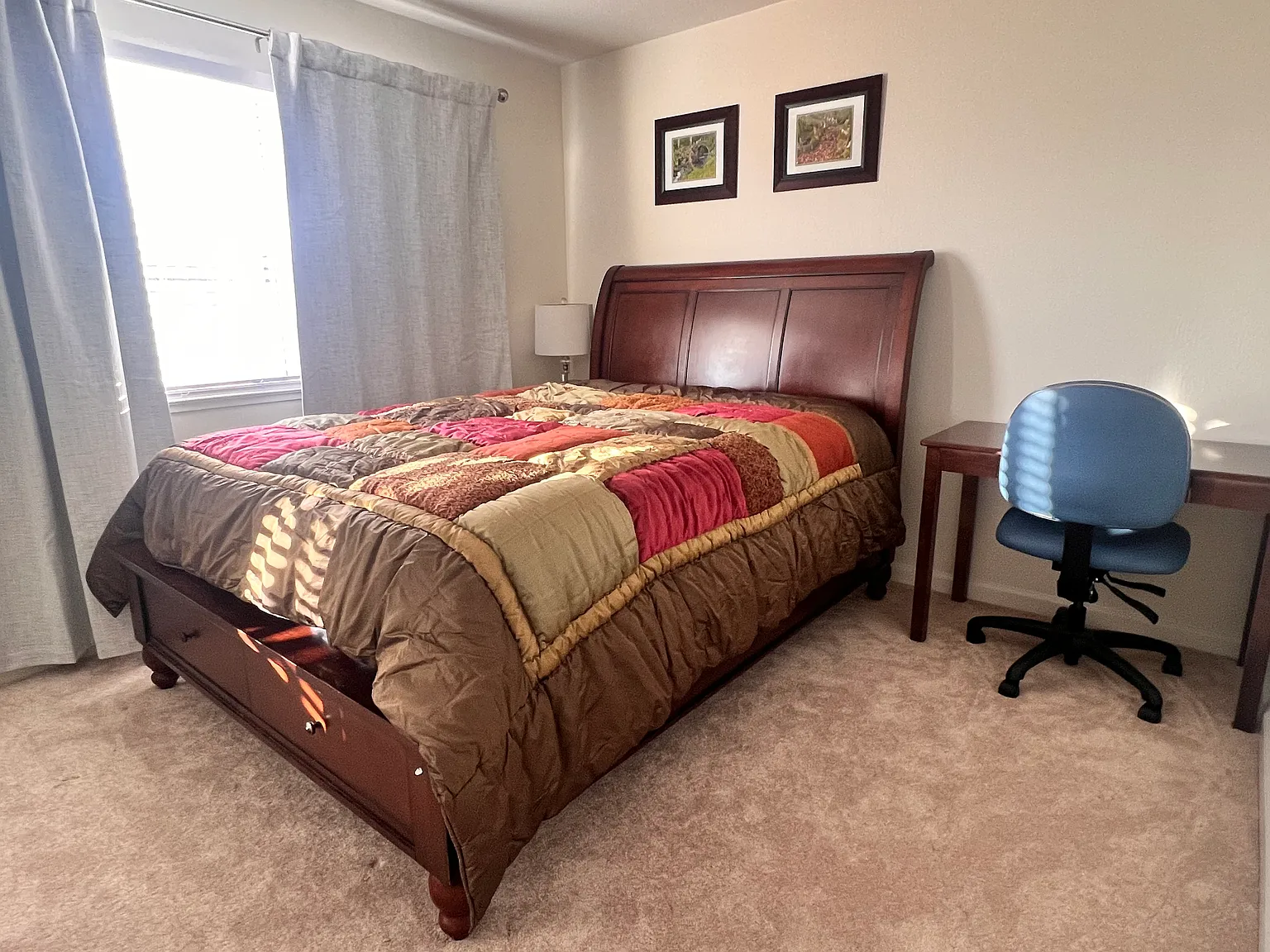 5 bed, 2400 sqft, $1,400 — Photo 1