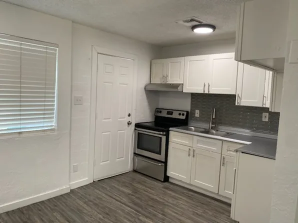 One Month Free! Modern, Single-Level Apartment in Midtown Phoenix