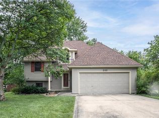 202 N Sunset Ln, Raymore, MO 64083