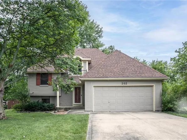 202 N Sunset Ln, Raymore, MO 64083