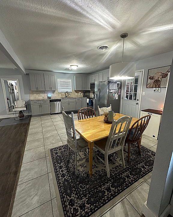 1st image of 1814 NW Crosby Park Cir