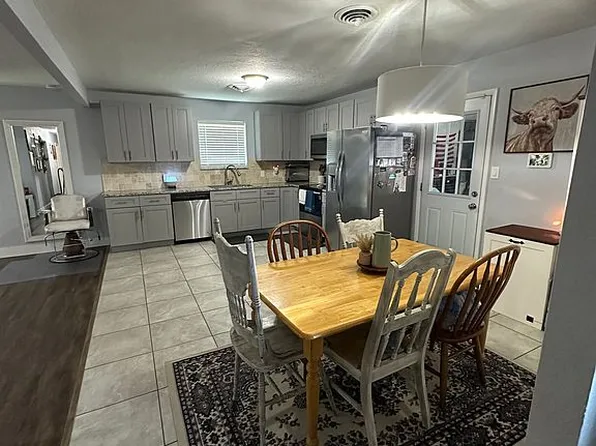 1814 NW Crosby Park Cir, Lawton, OK 73505