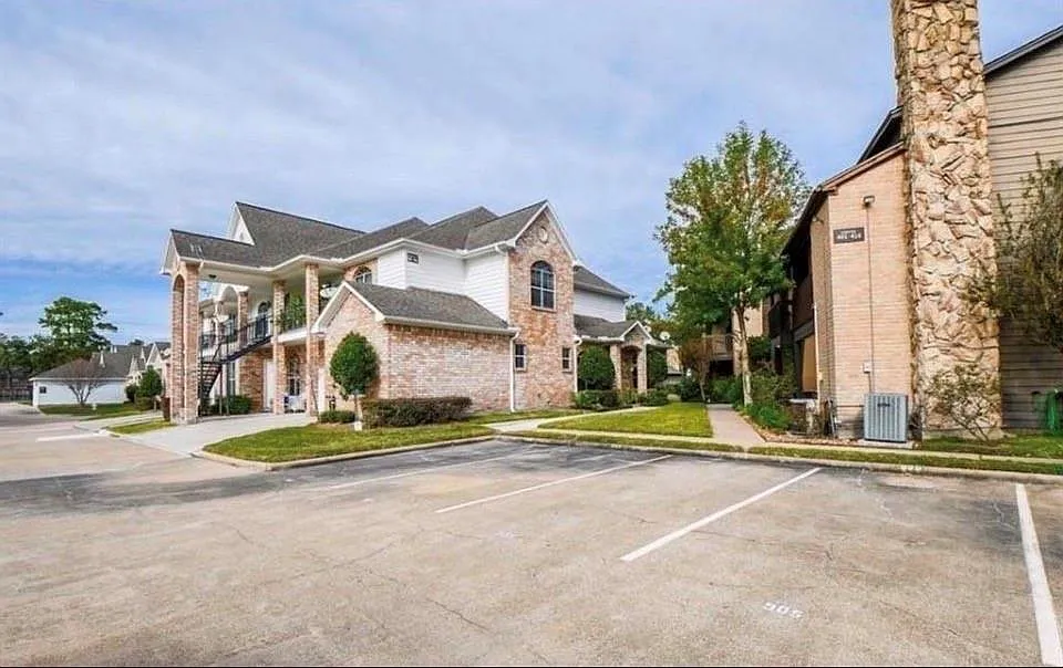 2 bed, 2.0 bath, 1215 sqft, $1,850 — Photo 2