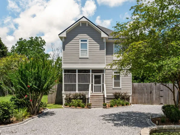 187 N 7th St, Santa Rosa Beach, FL 32459