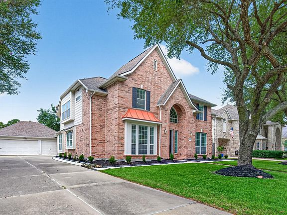 2nd image of 826 Ivory Ridge Ln