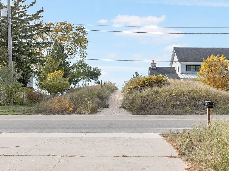 N Shore Dr — Photo 46