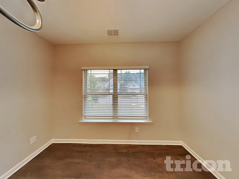 147 Southwind Ln — Photo 4