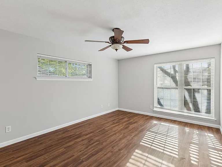 7023 Kingsbury Dr — Photo 11