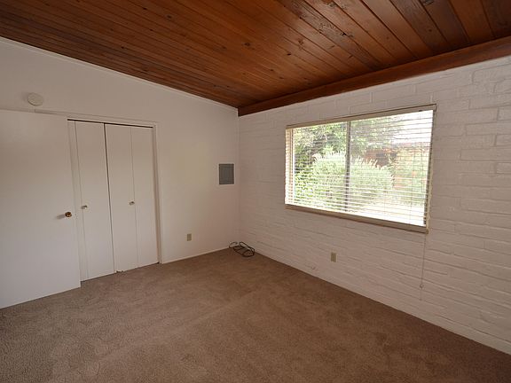 5th image of 3527 E Florence Dr