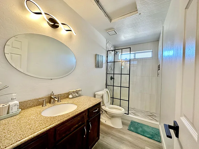 1020 E Hearne Way — Photo 16