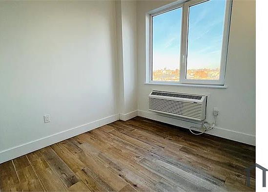 5th image of 1801 Weeks Ave #4J