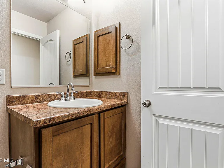 714 Hc Gilbert Minjares Dr #A — Photo 38
