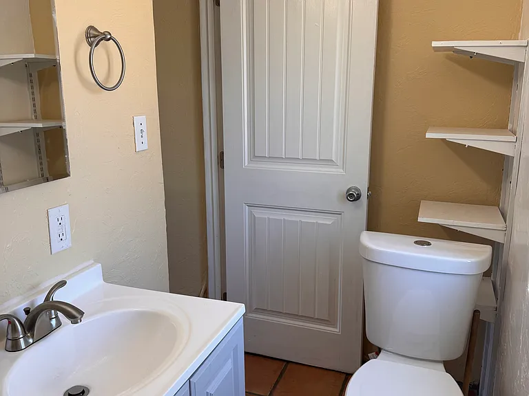 745 N Rosemont Blvd — Photo 14