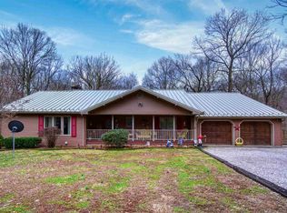 6011 Penila Dr, Boonville, IN 47601