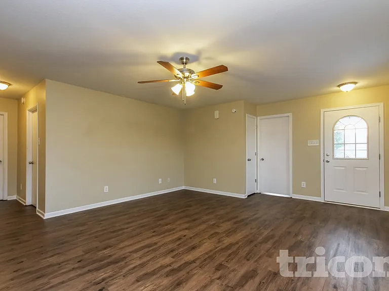 1615 Blue Grass Pkwy — Photo 2