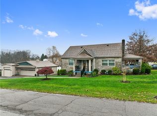 2701 Craighead Ln, Beaver Falls, PA 15010