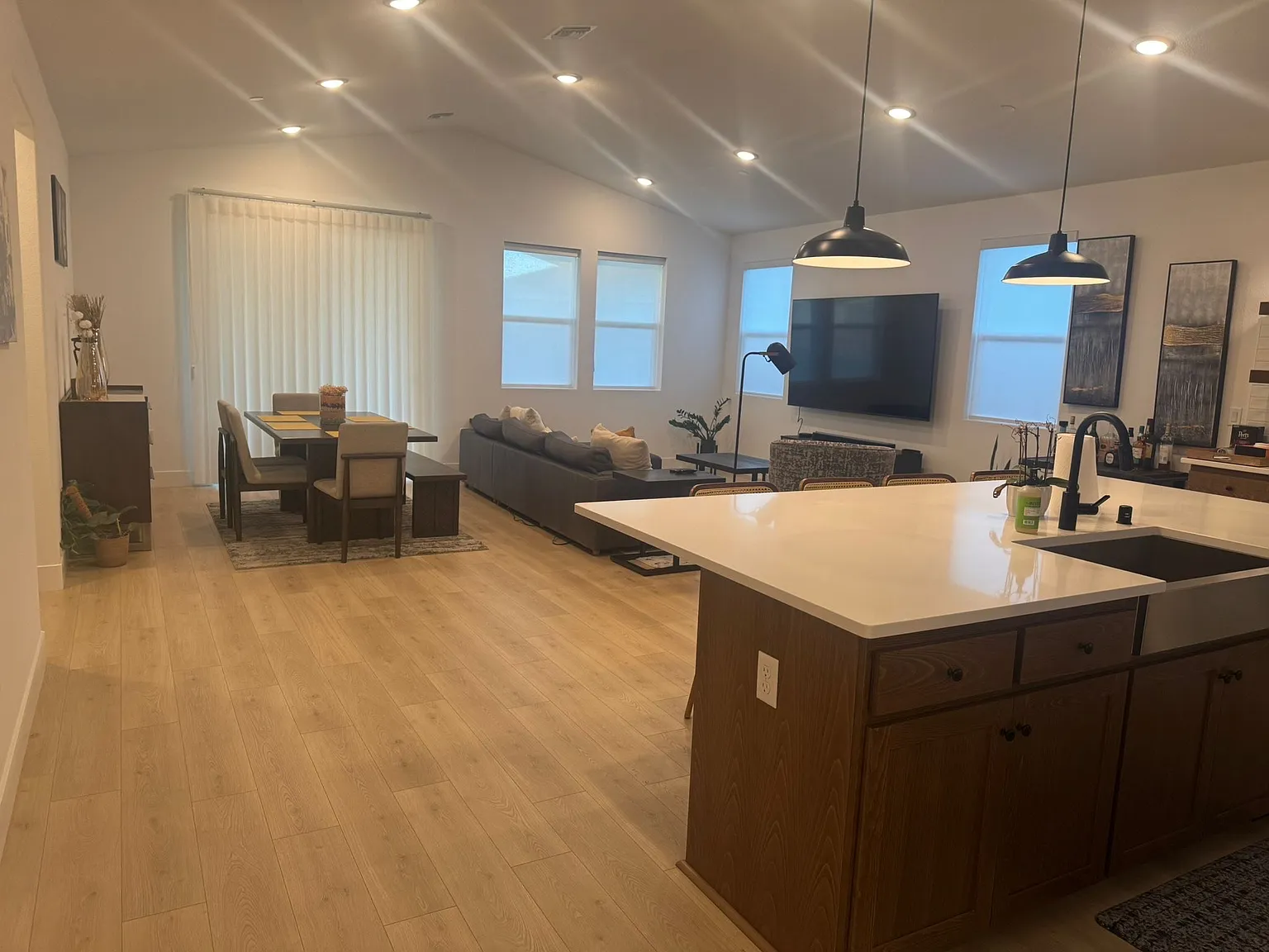 3 bed, 1785 sqft, $3,700 — Photo 4
