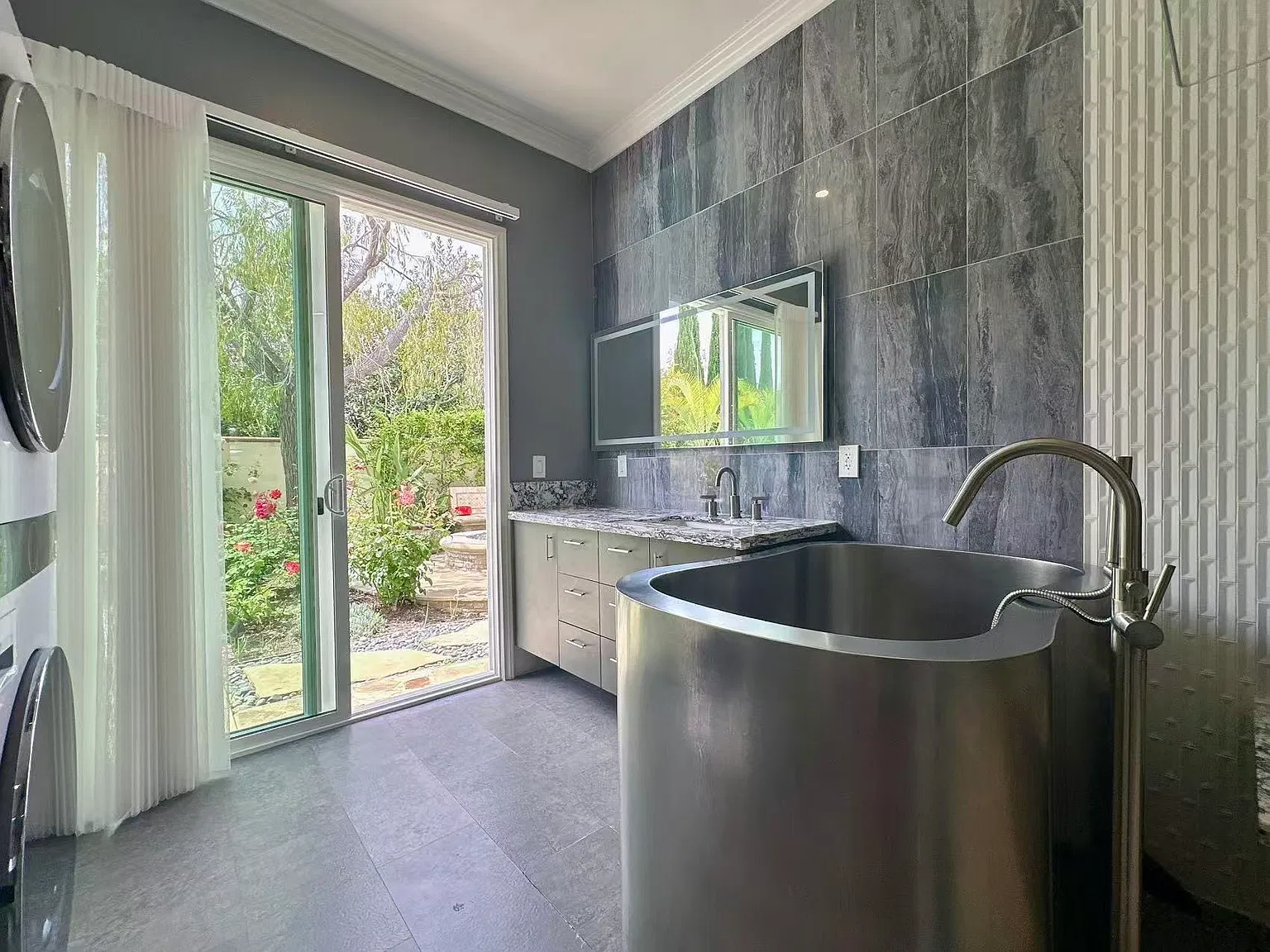 1 bed, 550 sqft, $2,700 — Photo 4