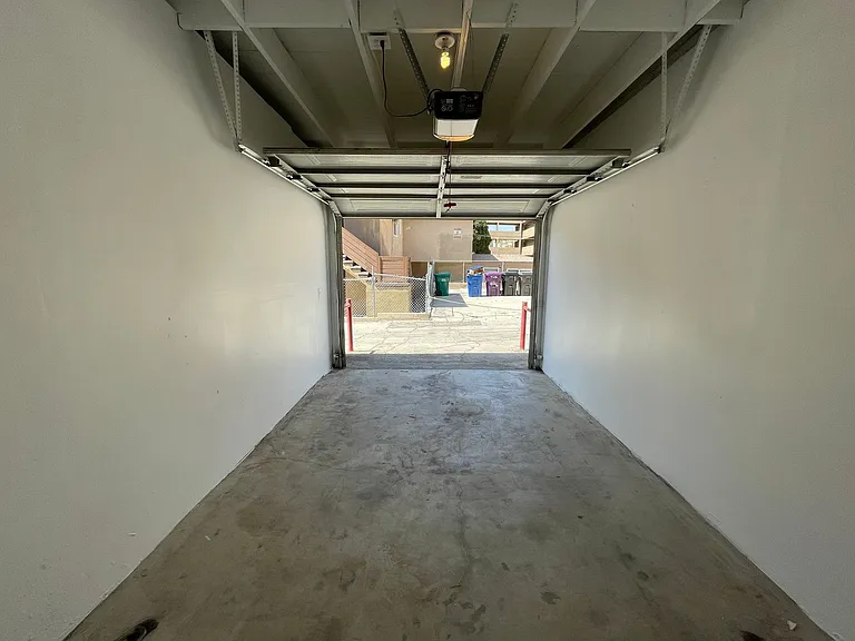 735 W 4th St — Photo 57