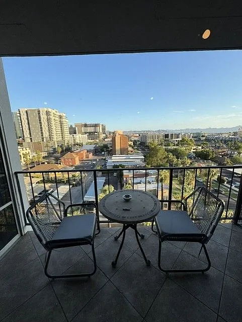 1 bed, 1.0 bath, 720 sqft, $2,300 — Photo 2