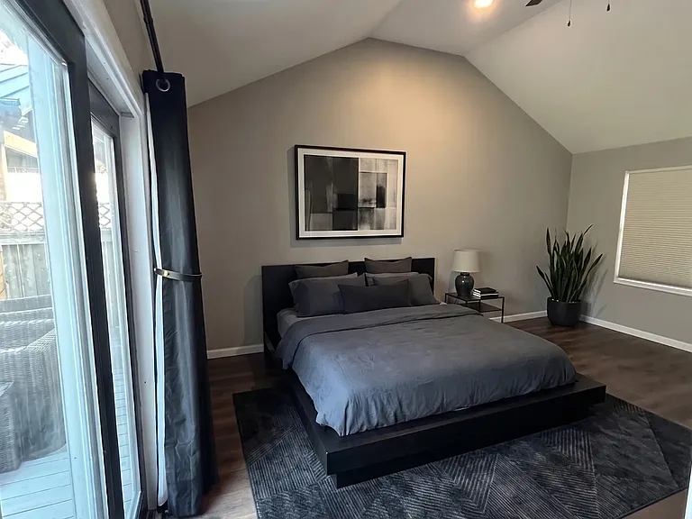1320 W North St — Photo 2