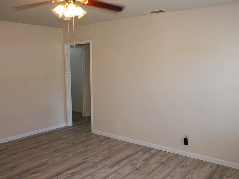 1460 Oxford Way — Photo 26