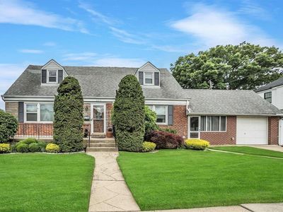 290 Claflin Boulevard, Franklin Square, NY, 11010