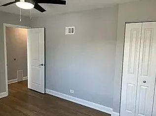 654 Childs St #2, Wheaton, IL 60187