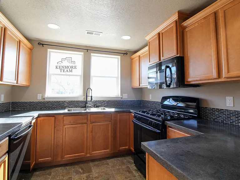 6101 Turf Paradise Dr — Photo 3