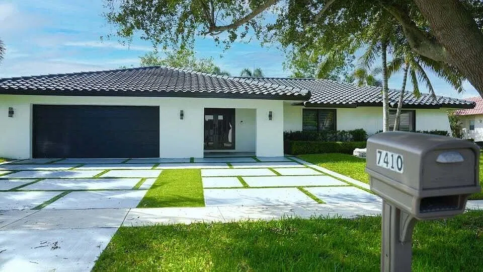 4 bed, 3.0 bath, 2713 sqft, $6,250 — Photo 1