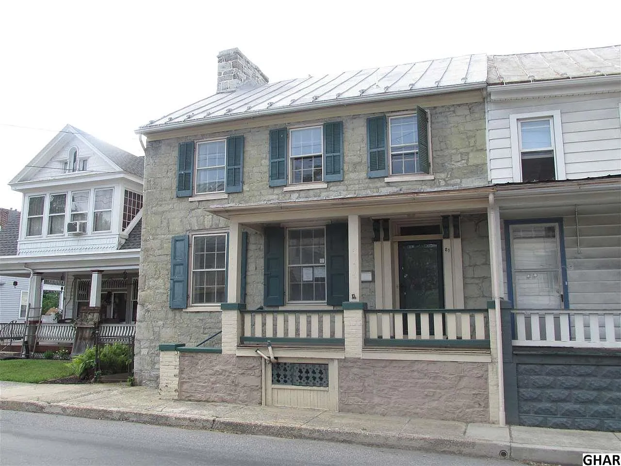 81 E Main St photo 1