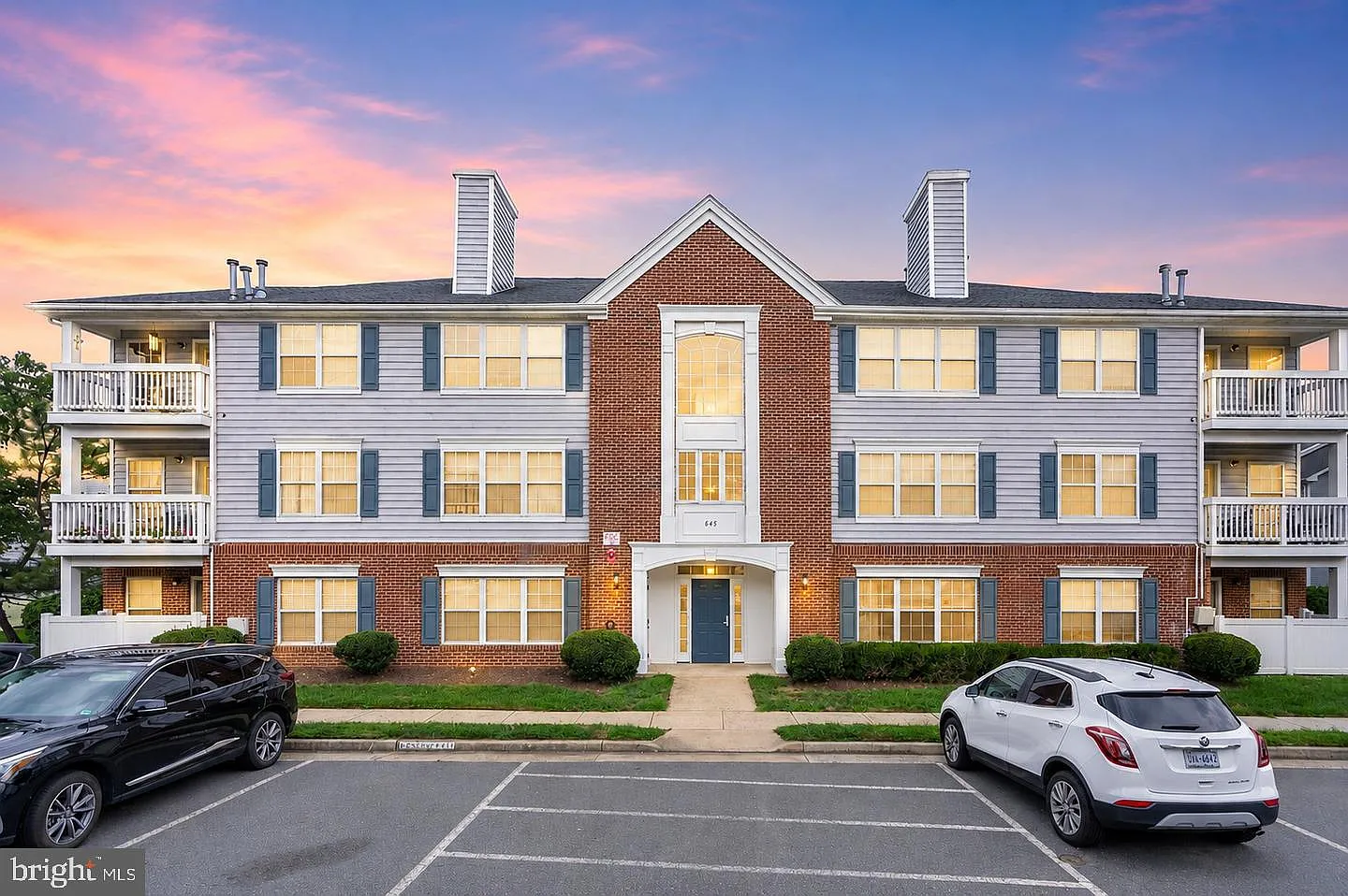 1 bed, 1.0 bath, 796 sqft, $2,200 — Photo 1