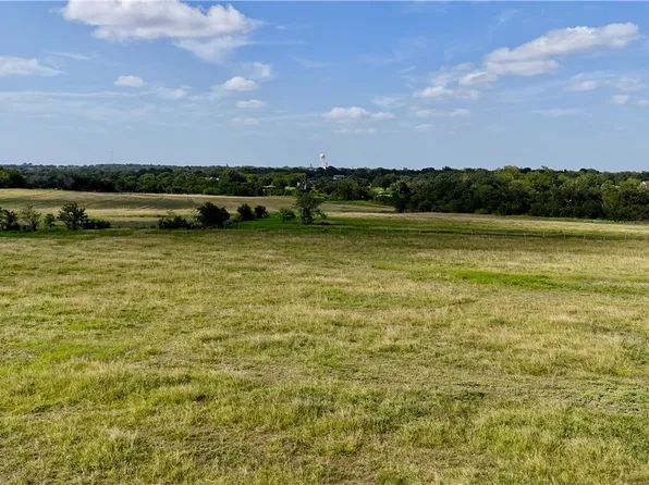 2 County Road 291, Shiner, TX 77984
