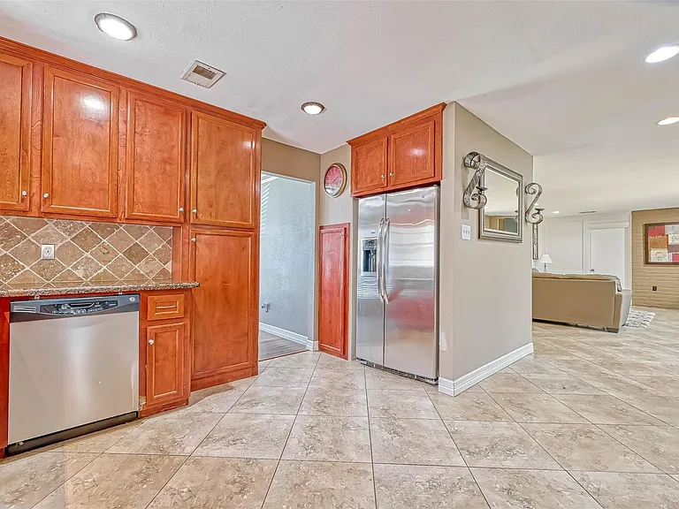 711 Lodgehill Ln — Photo 18