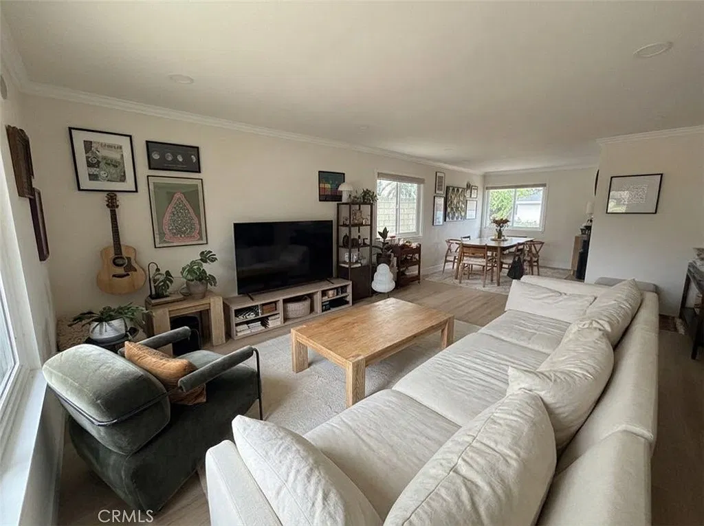 5 bed, 2265 sqft, $6,800 — Photo 2