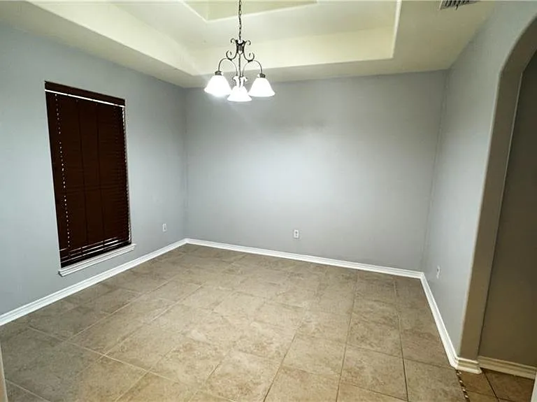 3405 Santa Monica — Photo 3