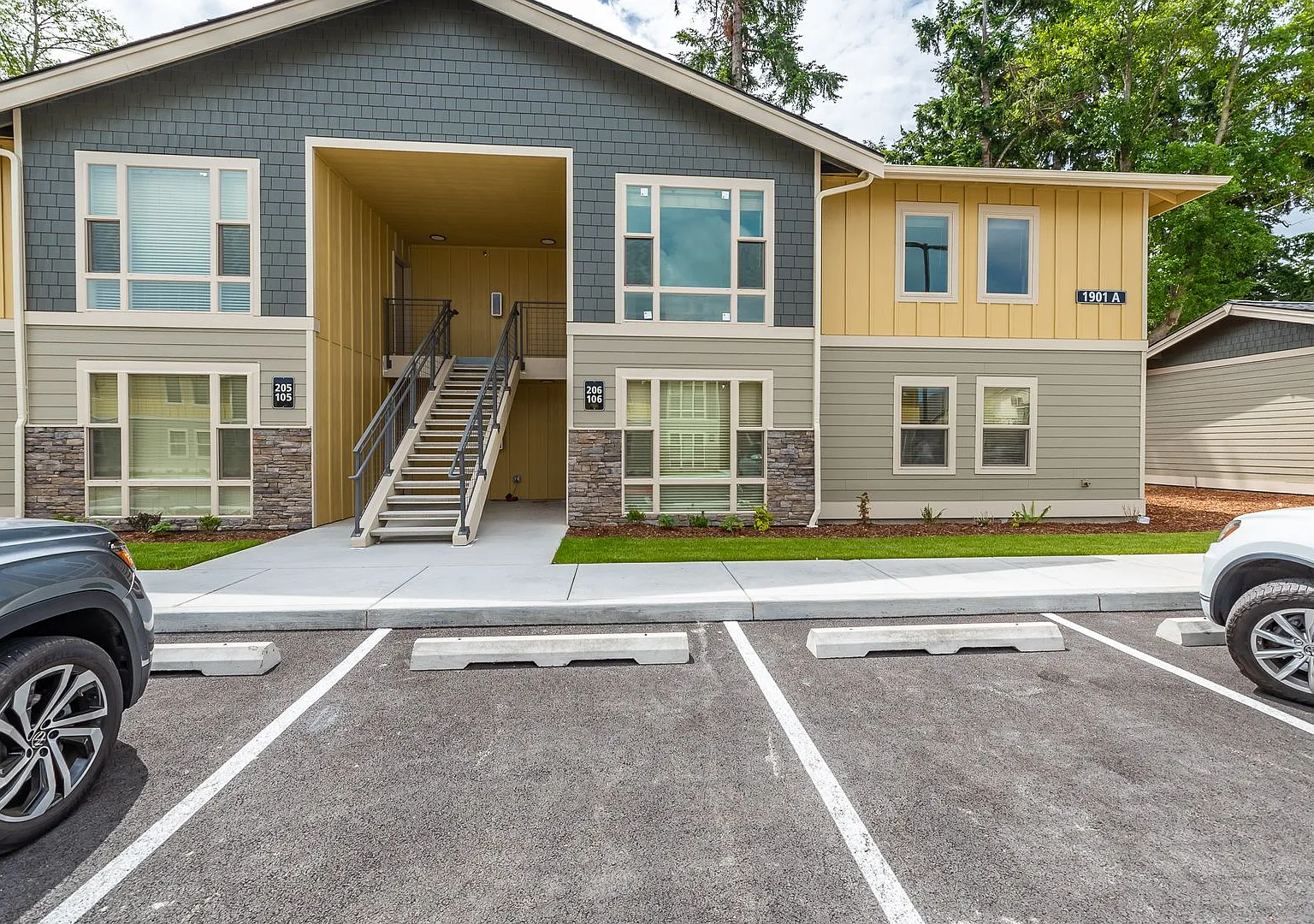 M1250 - Park Terrace Apartments — Photo 1