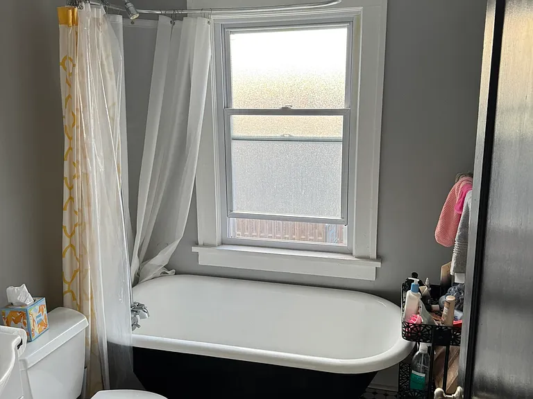 1548 Winton Ave — Photo 11