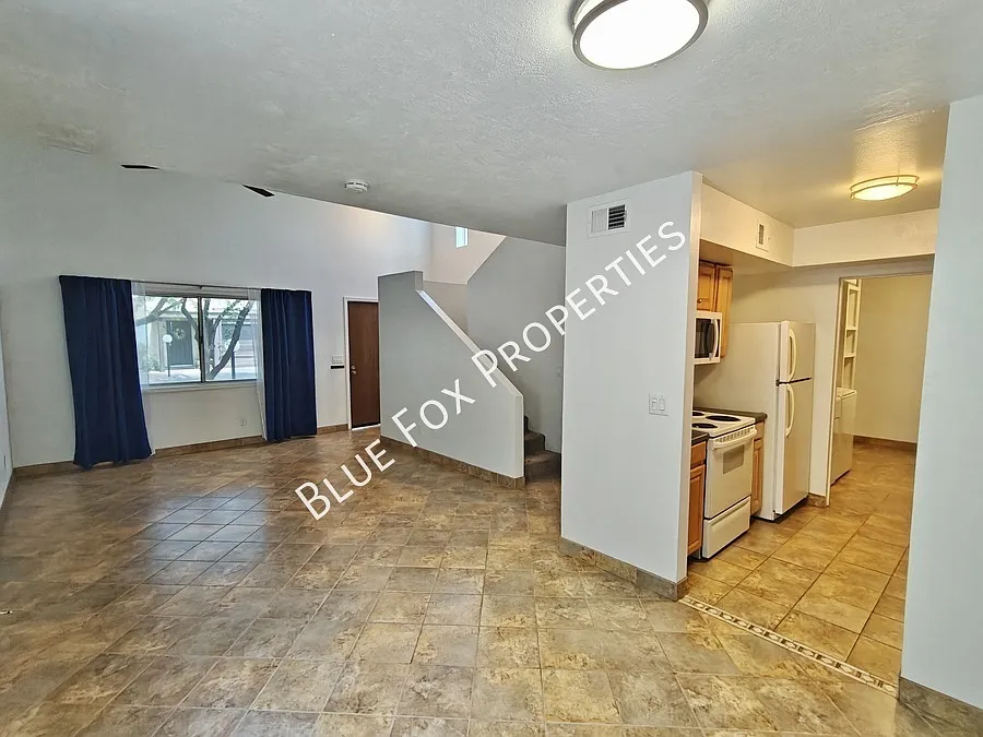 Building Photo - 880 E Peppergrass Ln