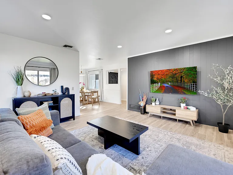 535 N Cerritos Ave — Photo 23