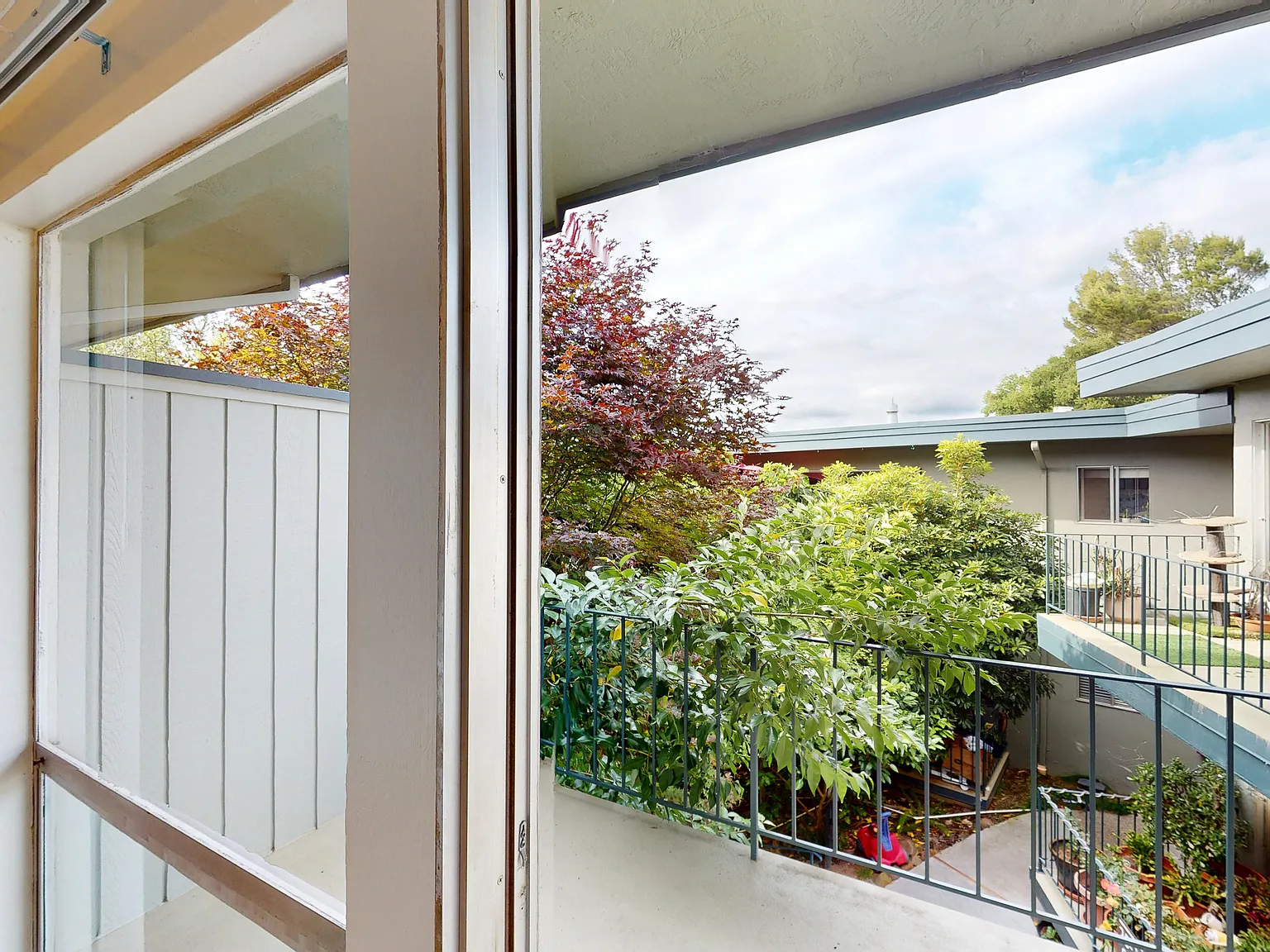 Modern 1BR with Parking Included & Pet Friendly in San Rafael — Photo 2
