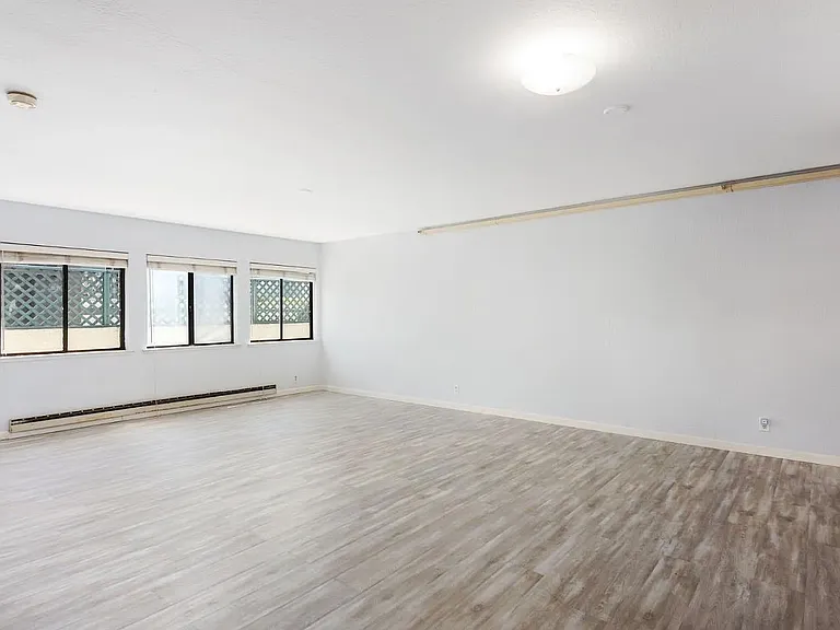 320 Peninsula Ave #120A — Photo 2