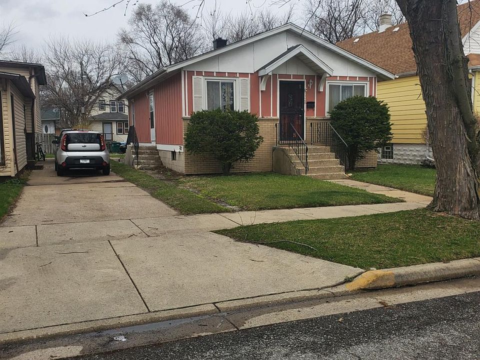 2nd image of 1129 Merrill St