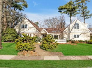 226 Willard Dr, Hewlett, NY 11557